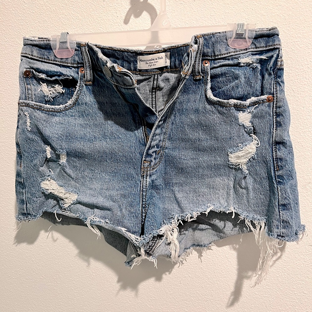 Abercrombie and Fitch, the mom short high-rise